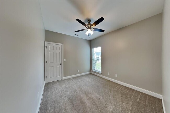 Building Photo - 401 Oscar Way