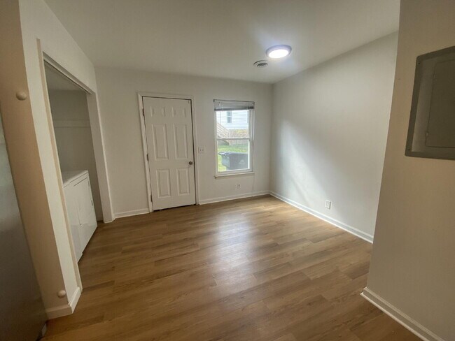 Building Photo - Charming 2 Bed, 1.5 Bath in the Heart of East Nashville