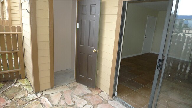 Building Photo - 16111 Aspenglen Dr