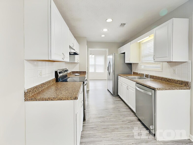 Building Photo - 2725 Archer Way