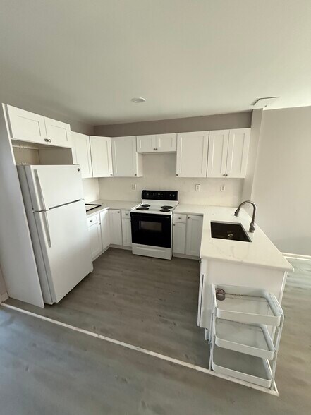 Building Photo - 611 N 32nd St