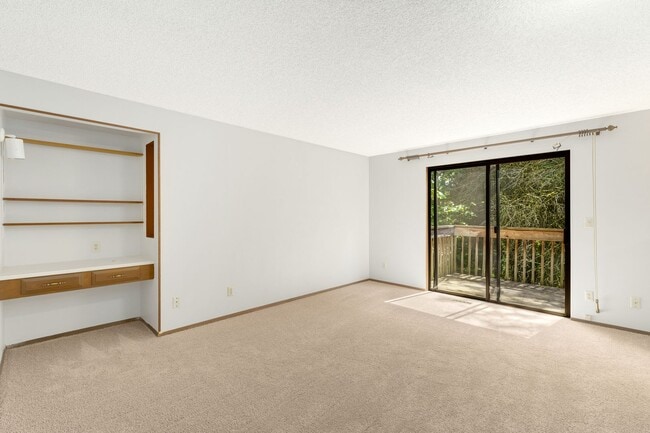 Building Photo - 3 Bedroom 2.5 Bath Home Near Microsoft