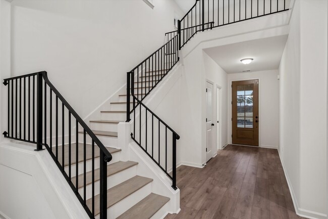 Building Photo - 300 Maple St