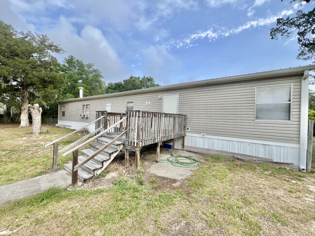 Building Photo - 23915 NE State Rd 26