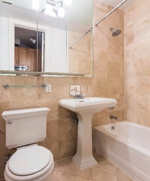 Building Photo - E 5TH ST.