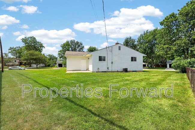 Building Photo - 3127 Thomas Ave