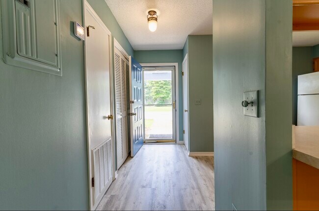 Building Photo - 50 Gossamer Ln