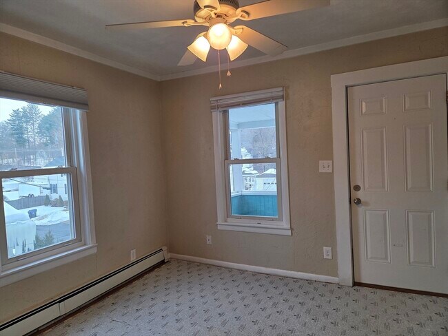 Building Photo - 11 Fuyat St