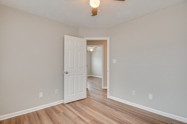 Building Photo - 7640 Pleasantville Way