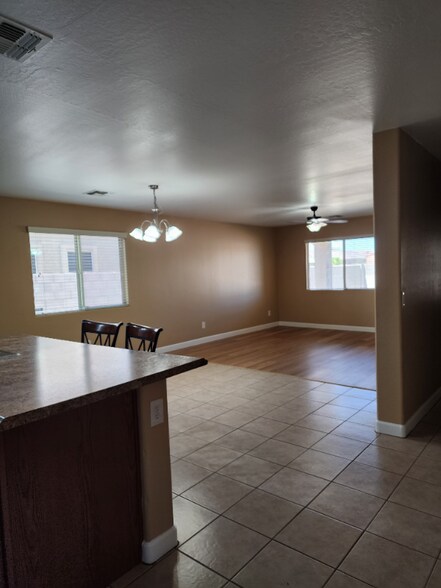 Building Photo - 1850 N Vista Ln