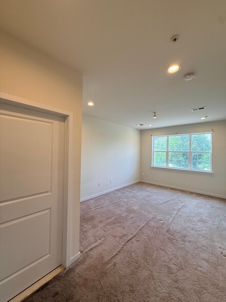 Building Photo - 226 Luca Dr