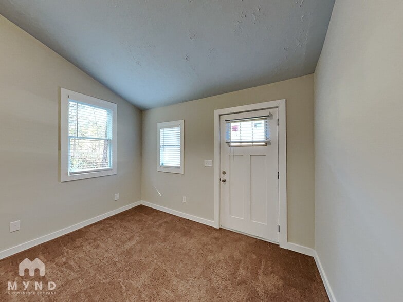 Building Photo - 325 Morris Dr SE