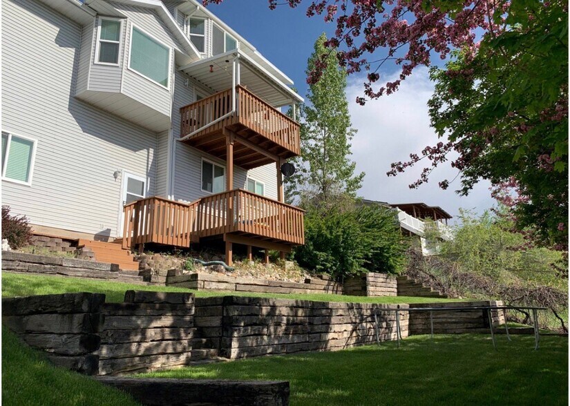 Building Photo - 9996 Tamara St E