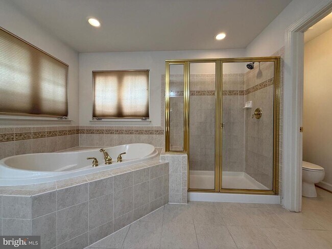 Building Photo - 4415 Medallion Dr