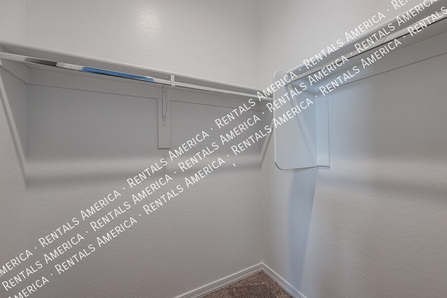 Building Photo - 3725 E Turley St