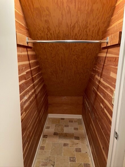 Building Photo - 24 Forest Hills Dr