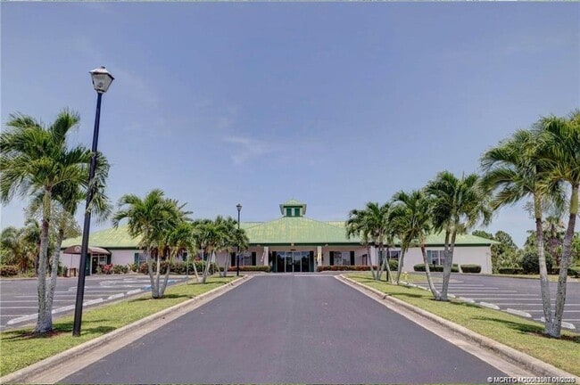 Building Photo - 4574 NW Red Maple Dr