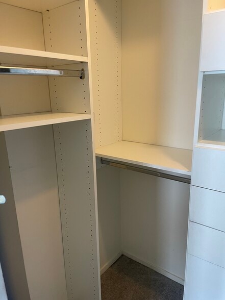 Custom Closets - 6700 S South Shore Dr
