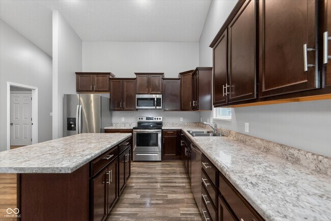 Building Photo - 6607 Laurelwood Dr