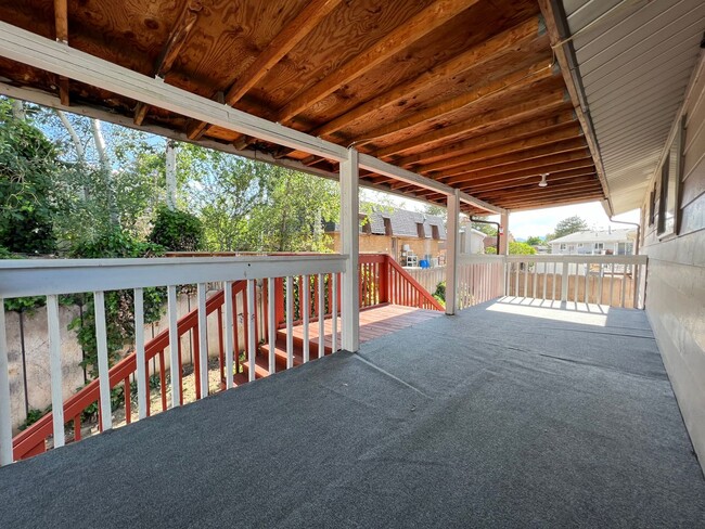 Building Photo - 4 Bedroom/2 Bathroom House in Midvale