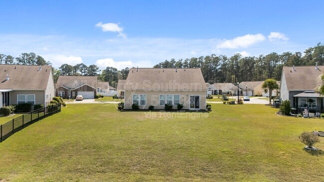 Building Photo - 877 Devon Estate Ave