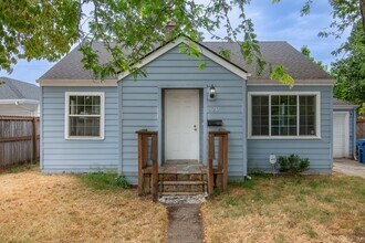 Building Photo - Single-level Home Near Salem's revitalized downtown