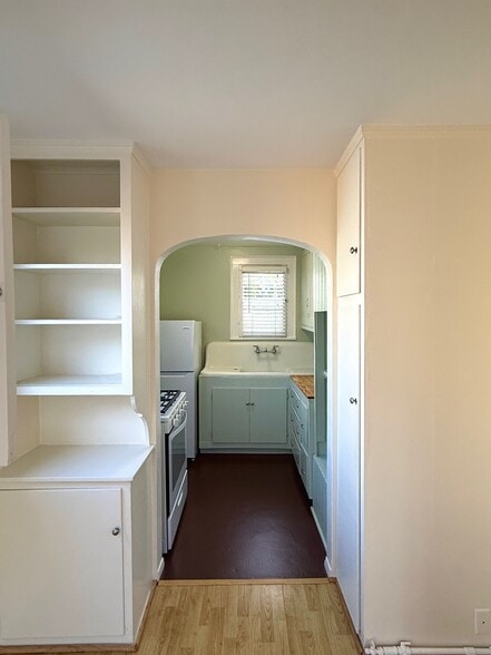 Building Photo - 140 Hart Ave