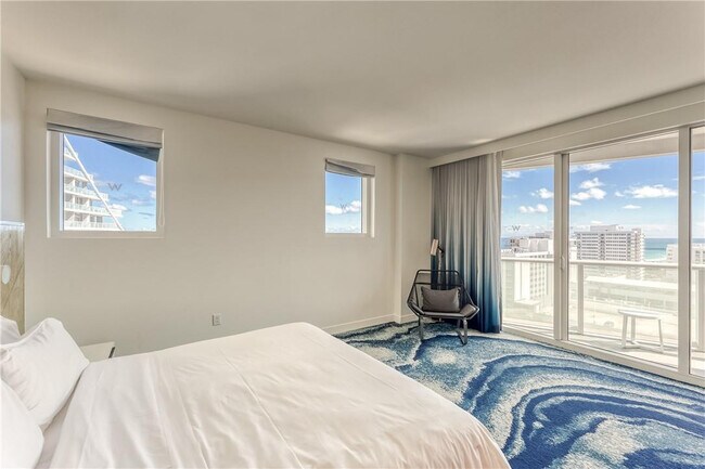 Building Photo - 3101 Bayshore Dr