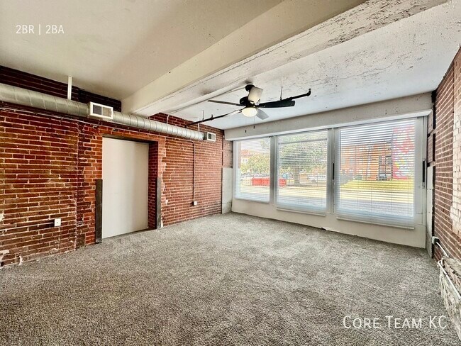 Building Photo - 202 W 5th St