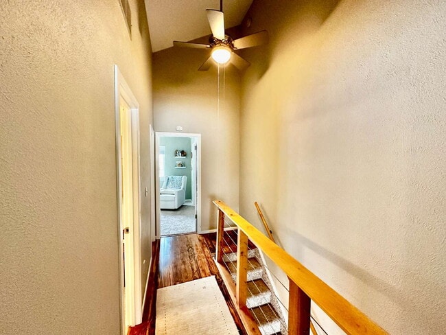 Building Photo - Available Now!  Wonderful 3-Bed Townhome Near Waneka Lake!