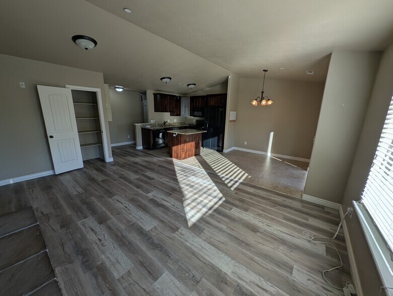 Great room - 909 S Main St