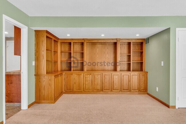 Building Photo - 30 Pony Ct