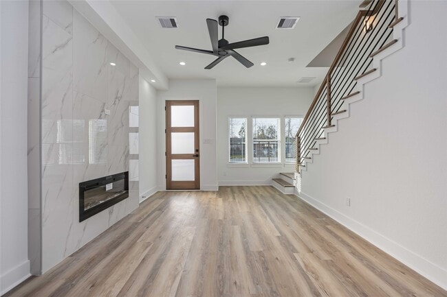 Building Photo - 4533 Larkspur St