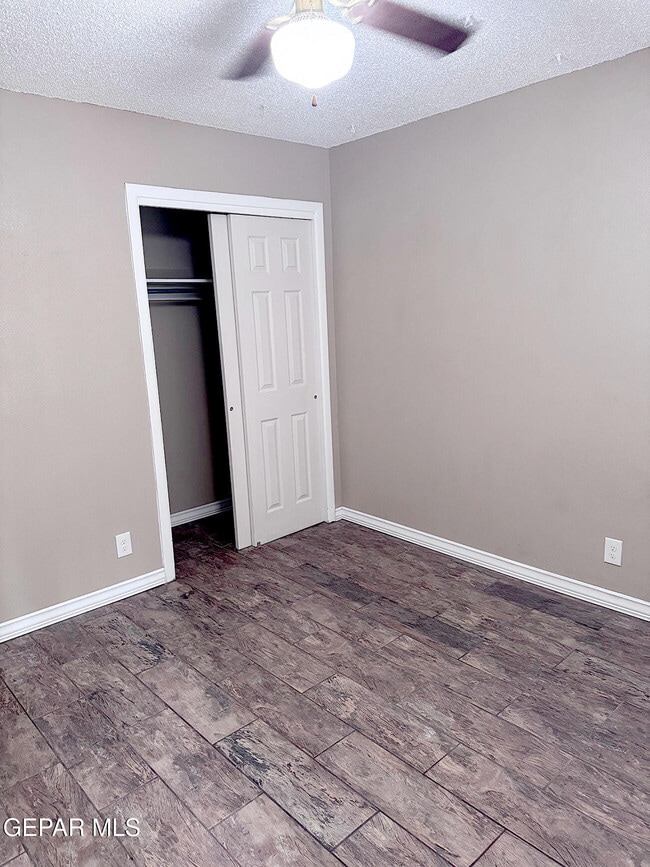 Building Photo - 3330 Wedgewood Dr