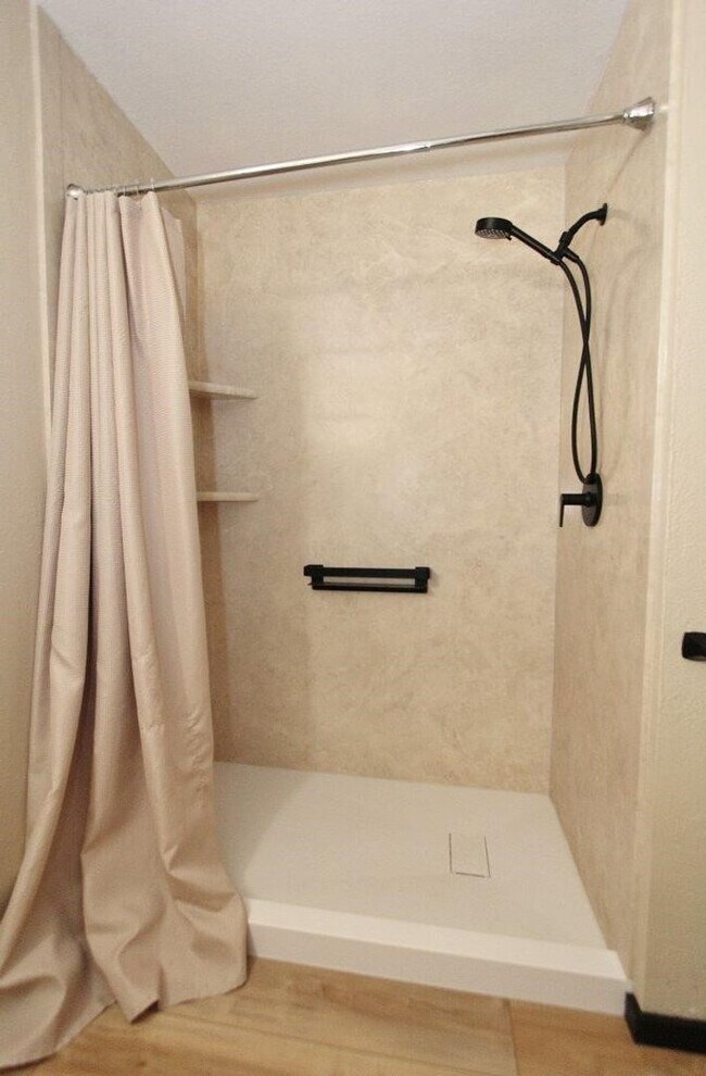 Building Photo - Fantastic Private Oasis in South East Bois...