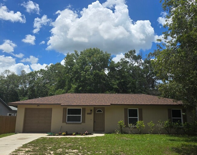 Primary Photo - Fabulous 3/1.5/1 in Homosassa!!!