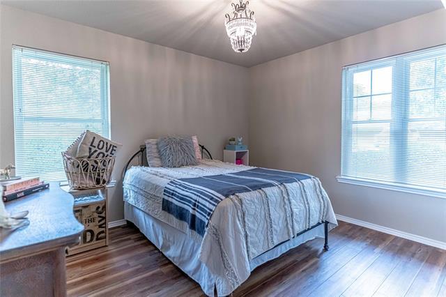 Building Photo - 911 Meadowlark Ln