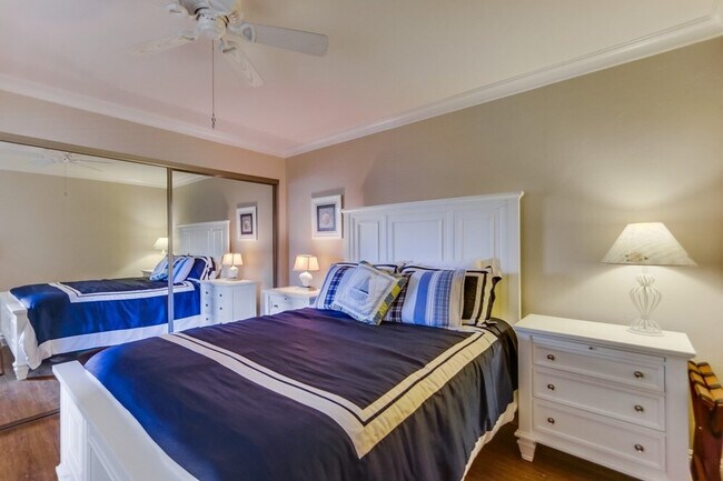 Building Photo - 233 S Helix Ave