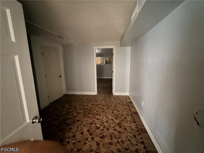 Building Photo - 3955 Seminole Ave