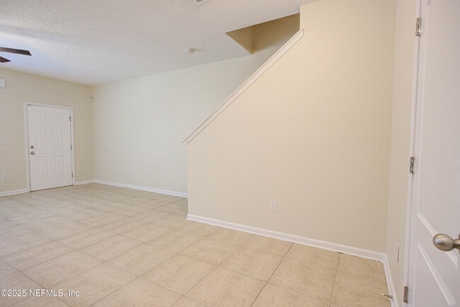 Building Photo - 417 Oasis Ln