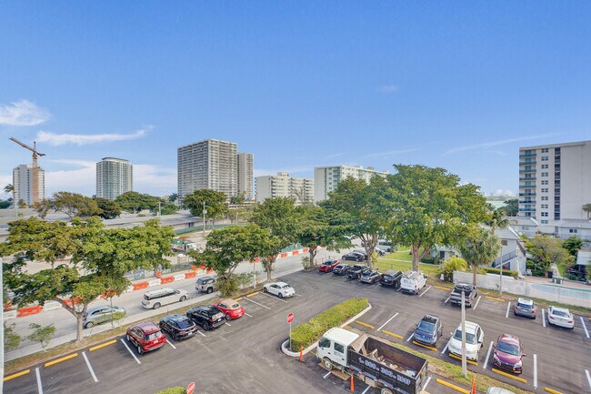 Building Photo - 1801 S Treasure Dr