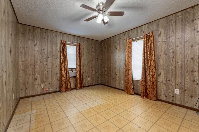 Building Photo - 865 Verdi Rd