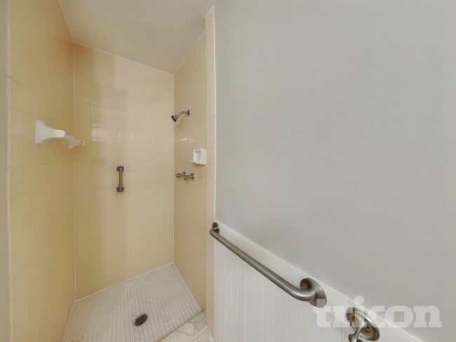 Building Photo - 12624 Eddington Rd