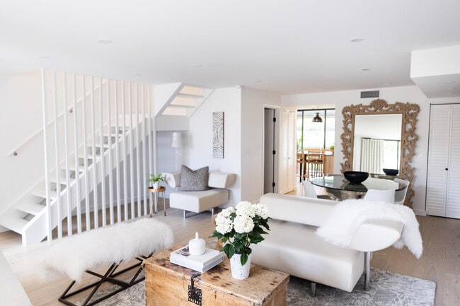 Primary Photo - 104 Old Meadow Way