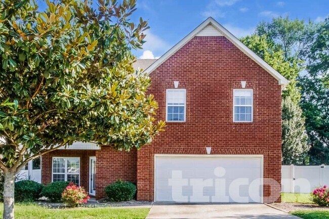Building Photo - 221 Titans Cir