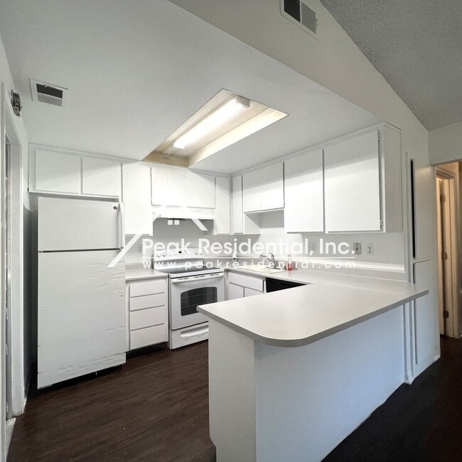 Building Photo - Charming 2 bd/1 ba Citrus Heights Duplex!