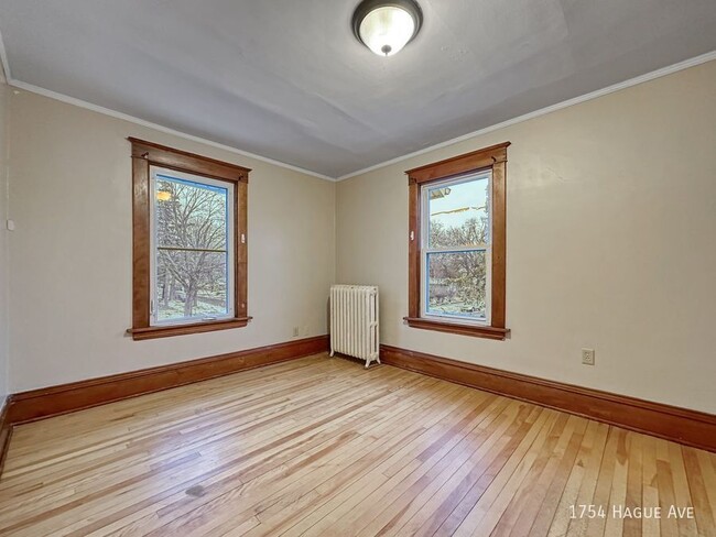 Building Photo - 4br 1ba ~ Security Deposit Free Alternativ...