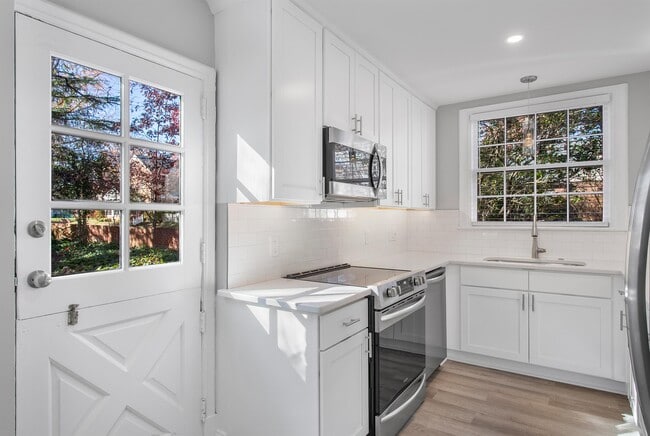 Building Photo - 4315 Bromley Ln