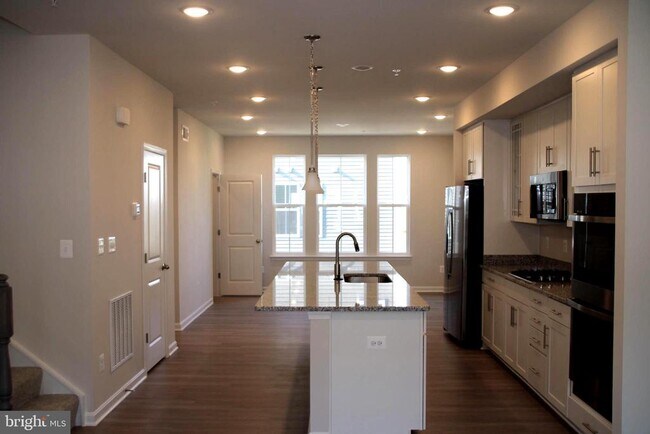 Building Photo - 2583 Hopton Ln