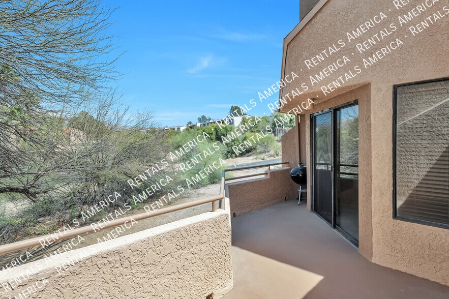 Building Photo - 5675 N Camino Esplendora